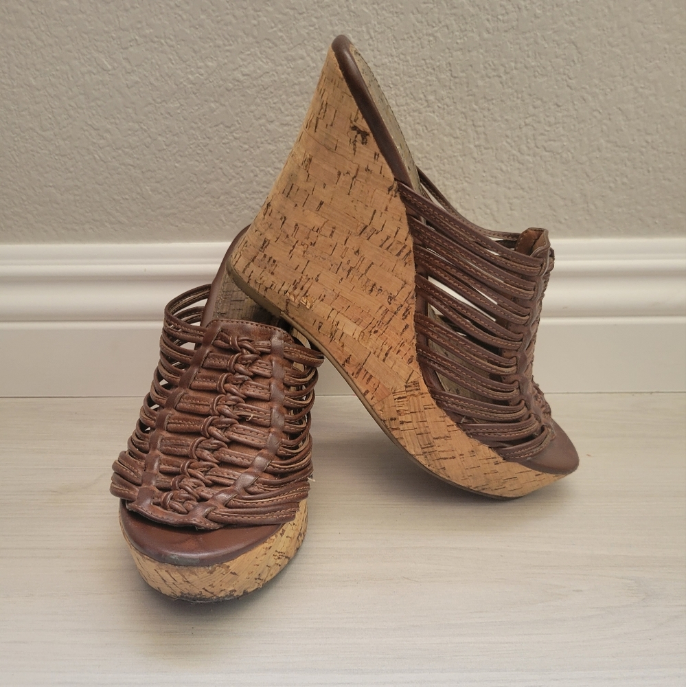 Brown Wedges!🤎 Size 7.